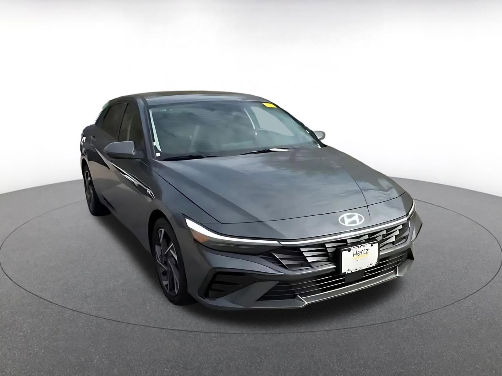 Used 2025 Hyundai Elantra SEL image 3