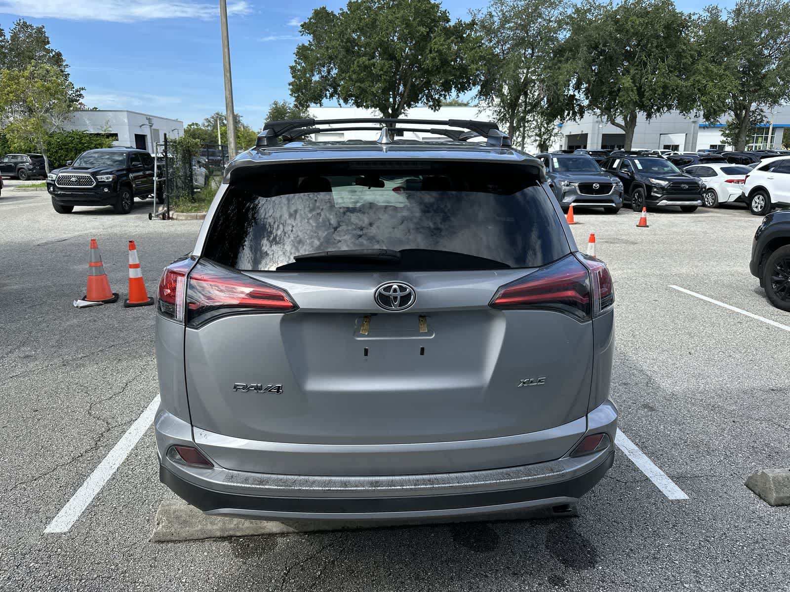 Used 2018 Toyota RAV4 XLE FWD image 7
