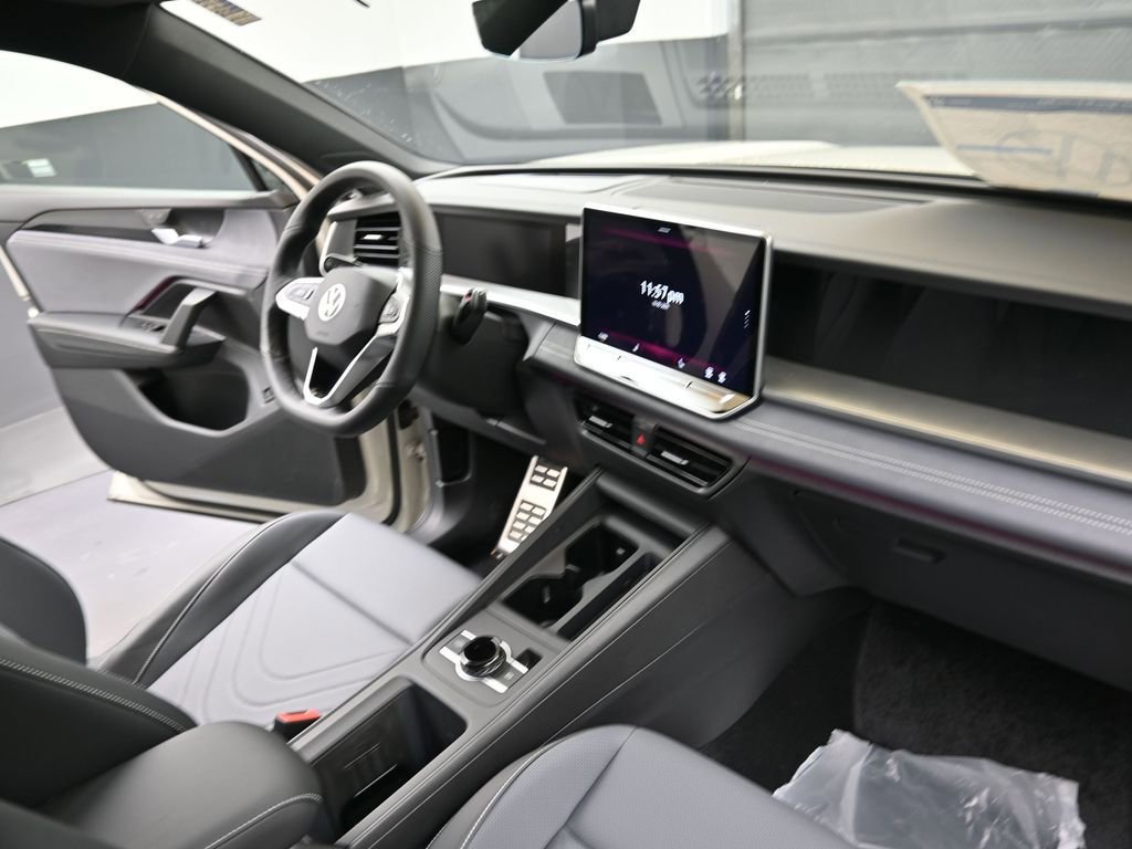 New 2026 Volkswagen Tiguan SE R-Line image 12