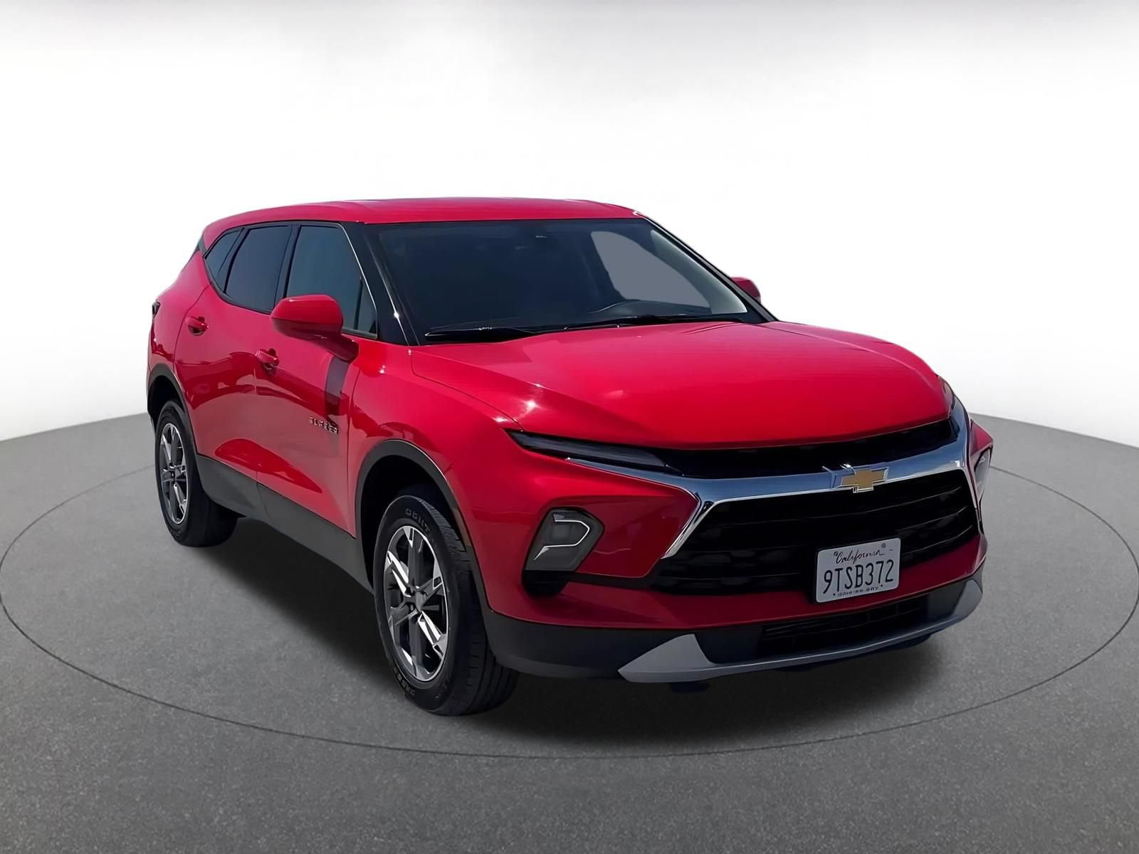 Used 2025 Chevrolet Blazer LT FWD image 3