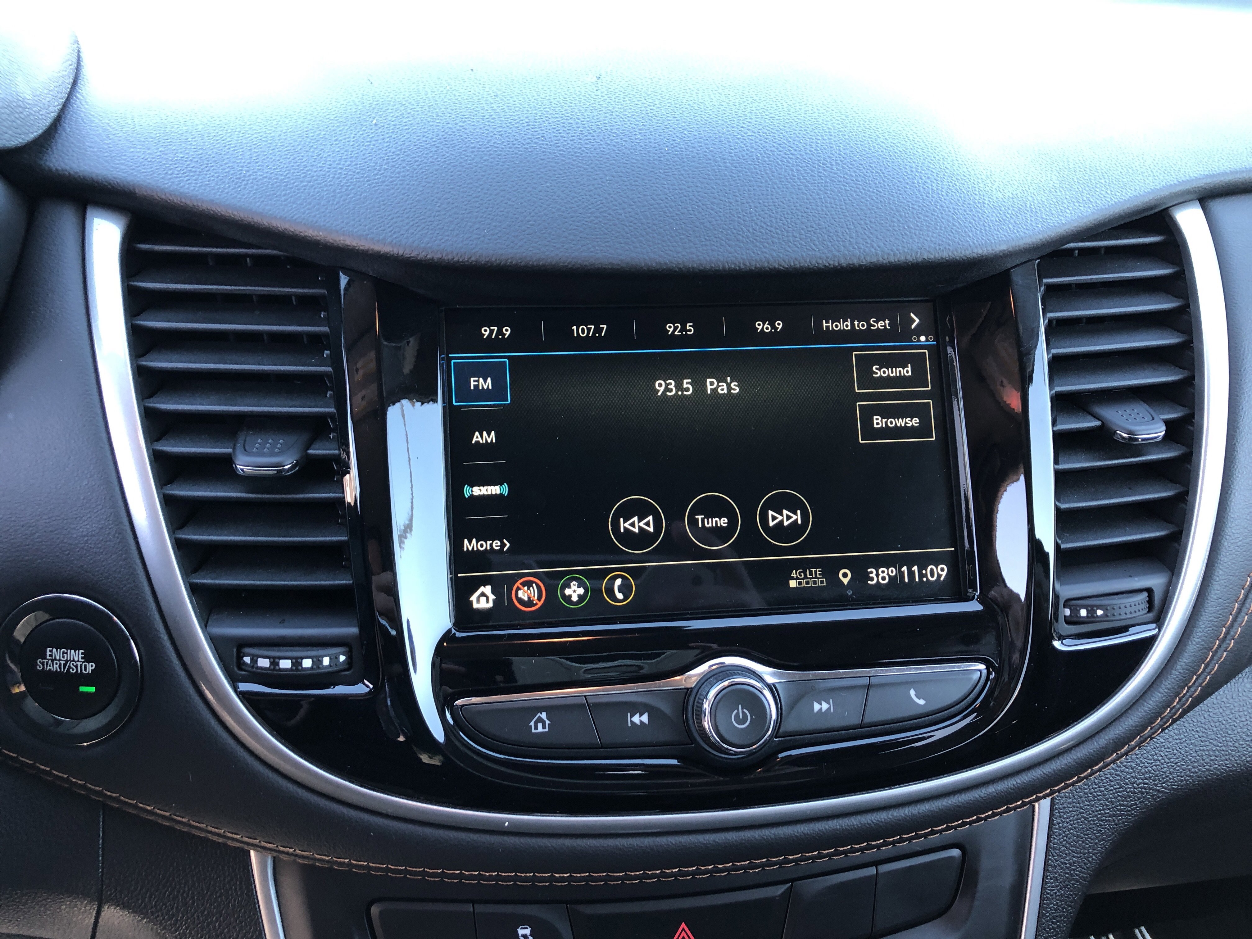 Used 2019 Chevrolet Trax LT w/ LT Convenience Package image 6