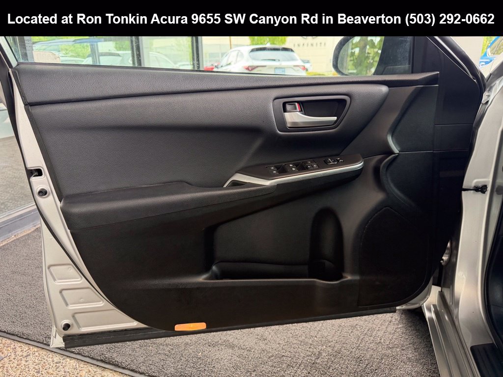 Used 2016 Toyota Camry SE FWD image 11