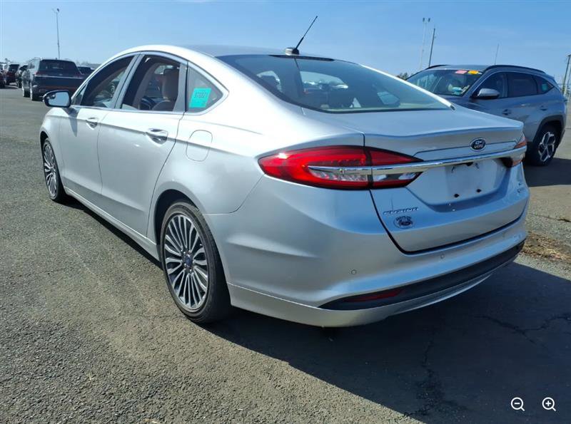Used 2017 Ford Fusion SE w/ Fusion SE Technology Package image 4