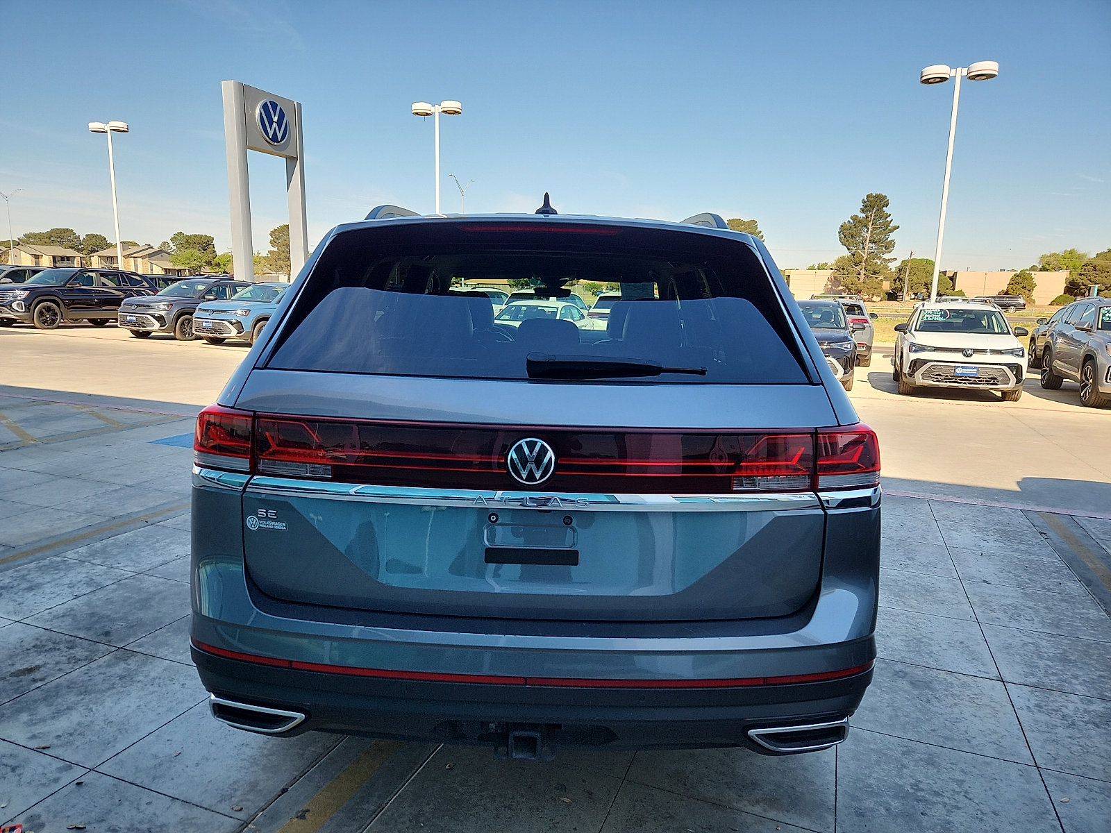 Used 2024 Volkswagen Atlas SE image 6