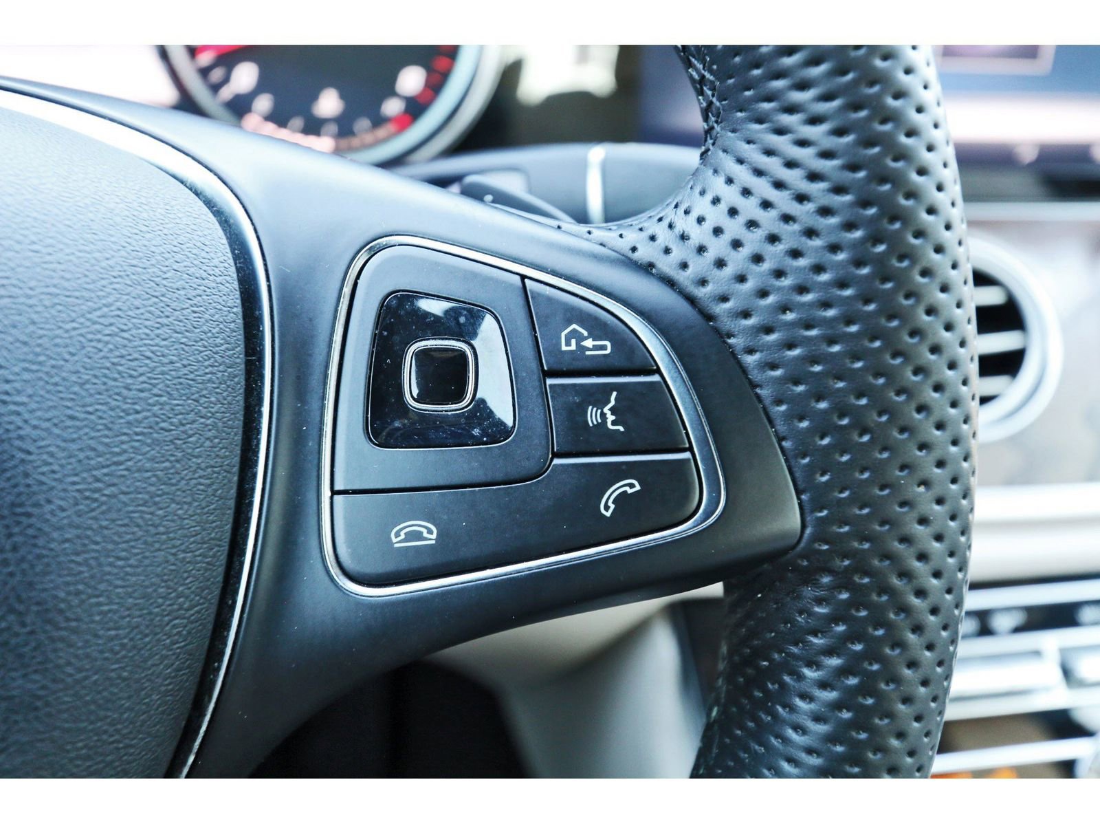 Used 2017 Mercedes-Benz E 400 4MATIC Wagon image 19