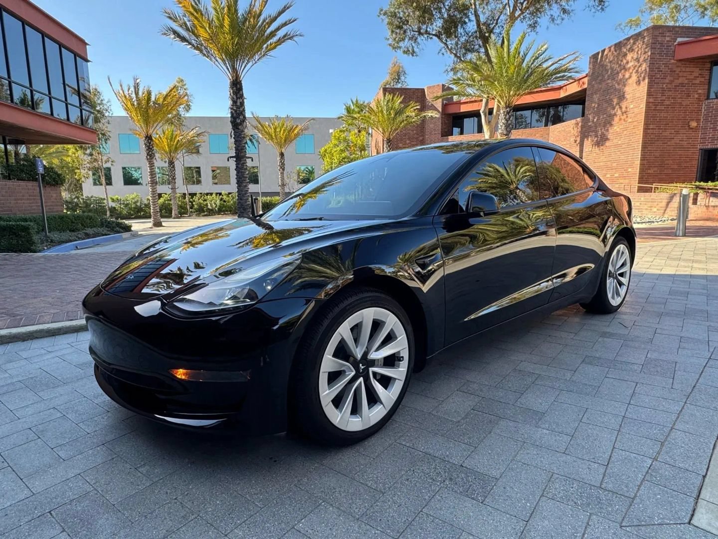 Used 2023 Tesla Model 3 Standard Range RWD image 3