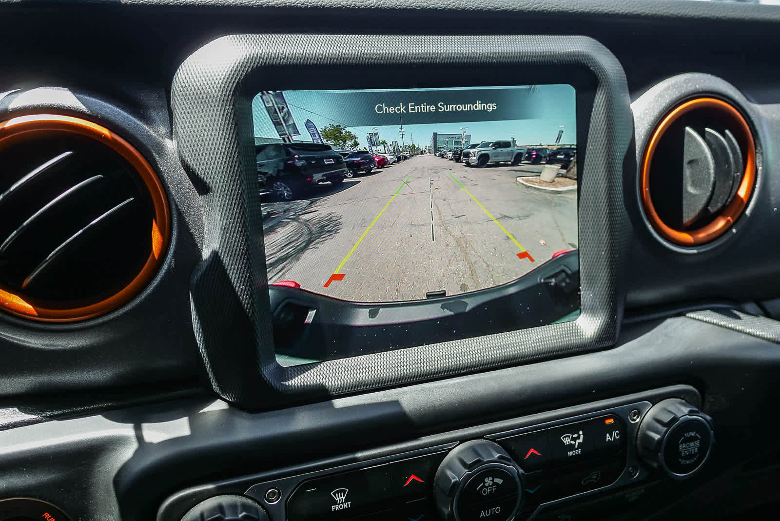 Used 2023 Jeep Gladiator Mojave AWD/4WD image 25