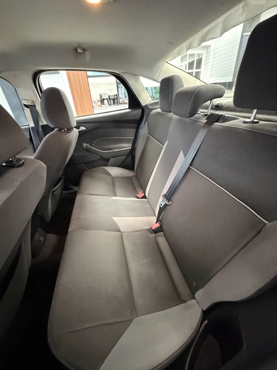 Used 2014 Ford Focus SE w/ SE Winter Package FWD image 10