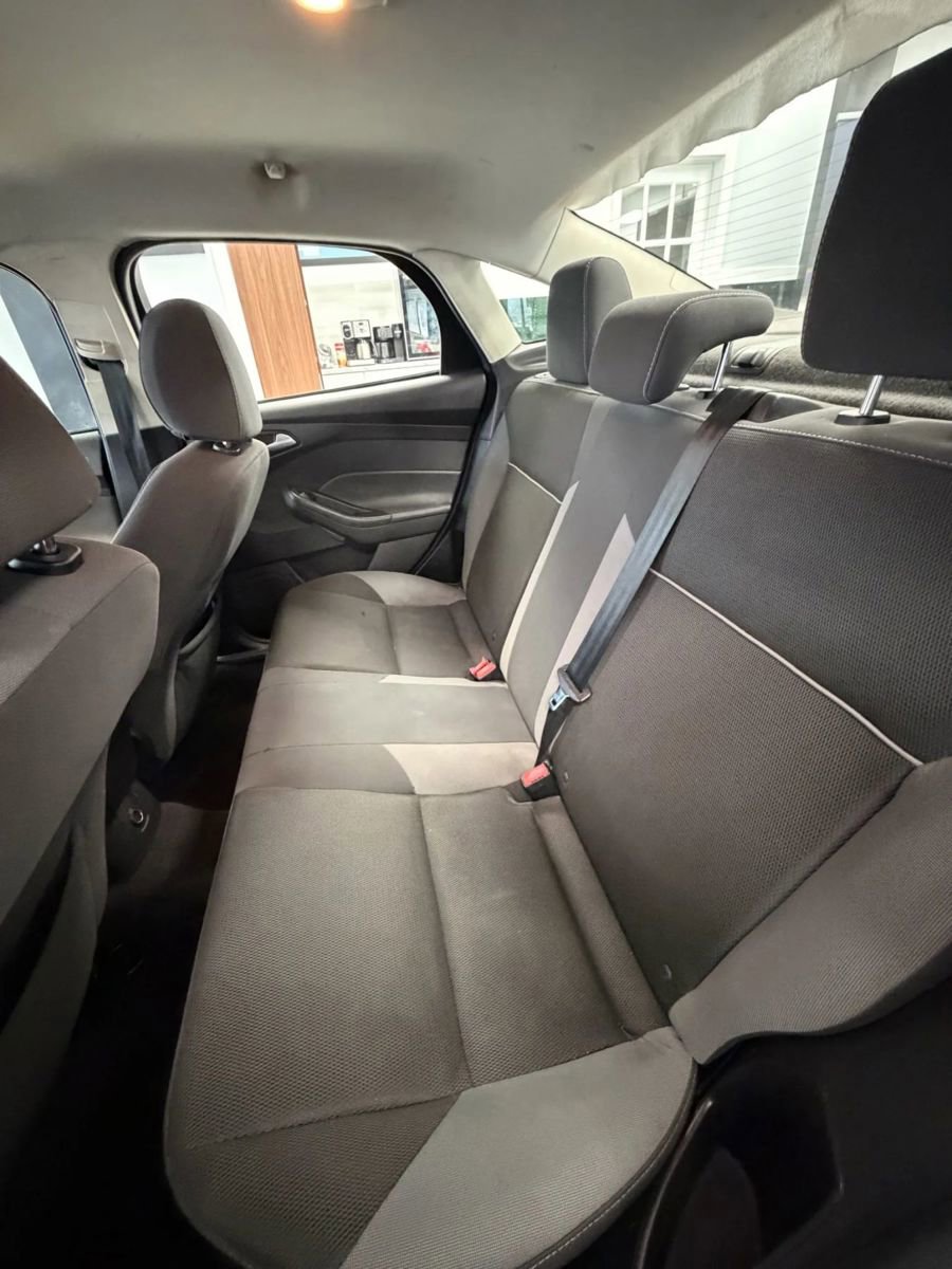 Used 2014 Ford Focus SE w/ SE Winter Package image 10