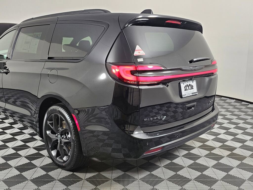 New 2026 Chrysler Pacifica Limited w/ S Appearance Package image 13