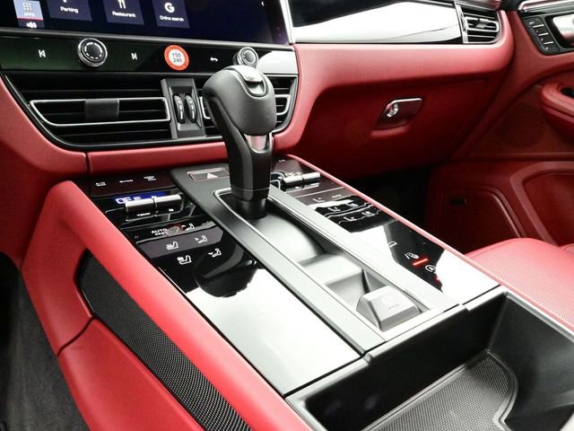 Certified 2025 Porsche Macan S image 11