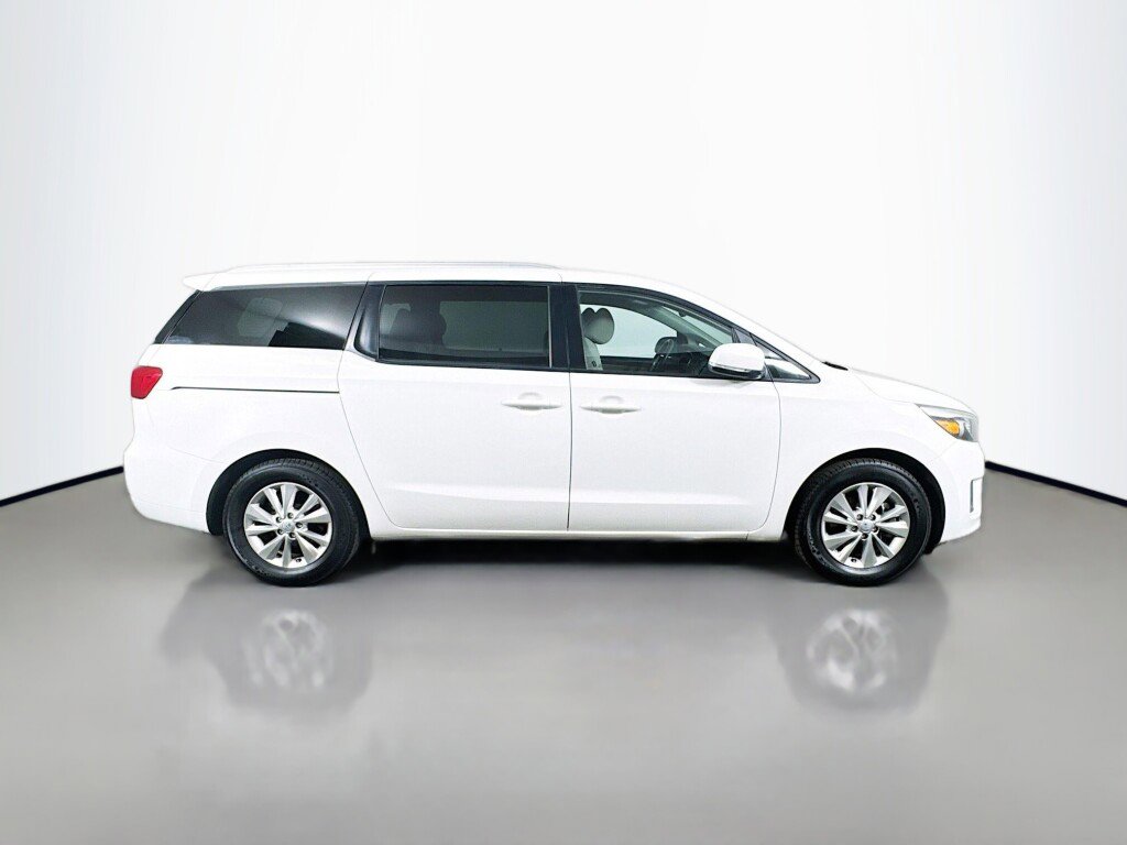 Used 2016 Kia Sedona LX w/ LX Convenience Package image 6