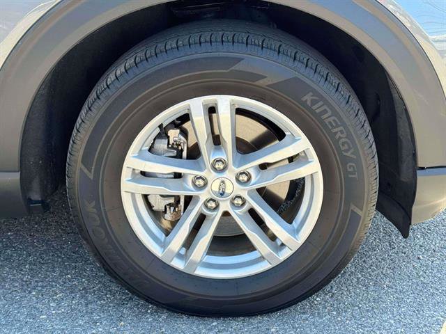 Used 2022 Ford Explorer XLT image 6