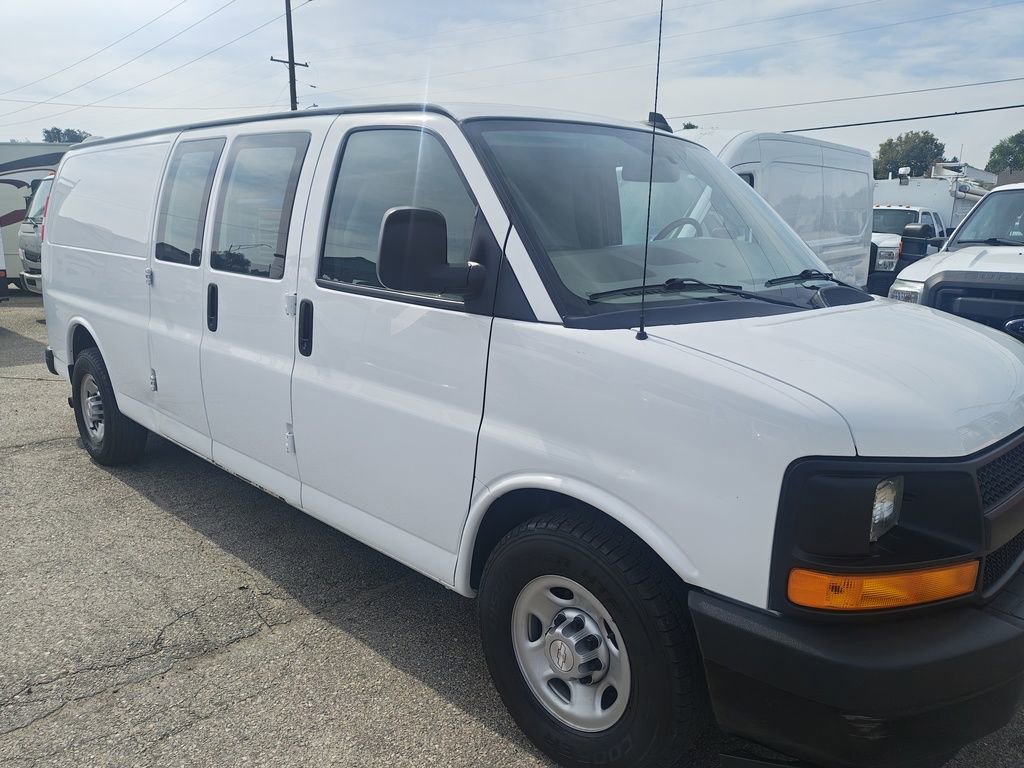 Used 2017 Chevrolet Express 2500 Extended image 3