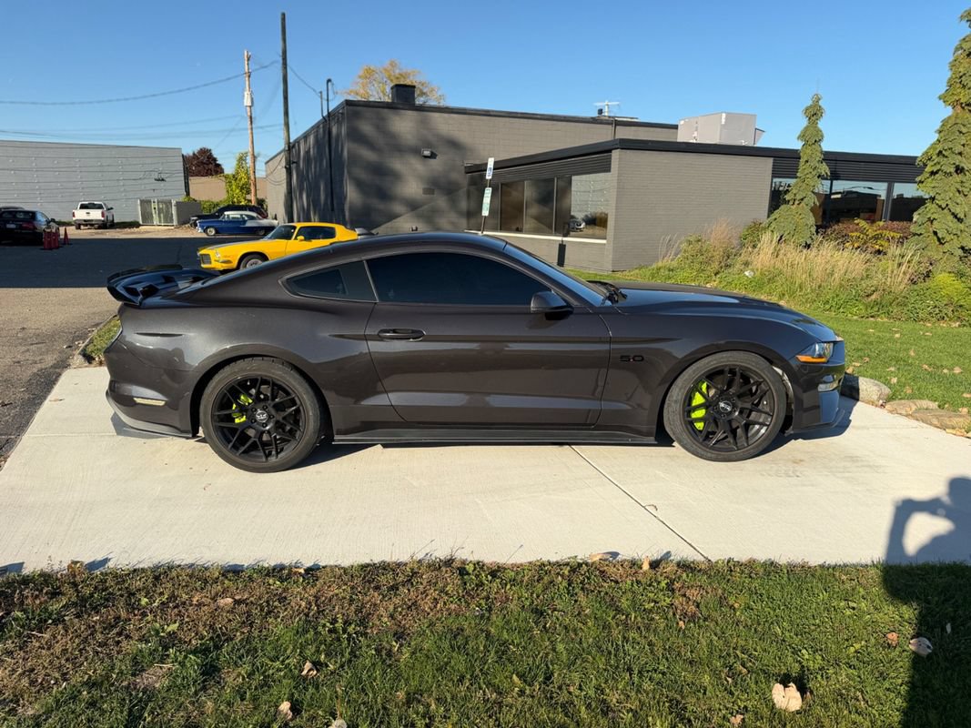 Used 2023 Ford Mustang GT Premium w/ Equipment Group 401A RWD image 4