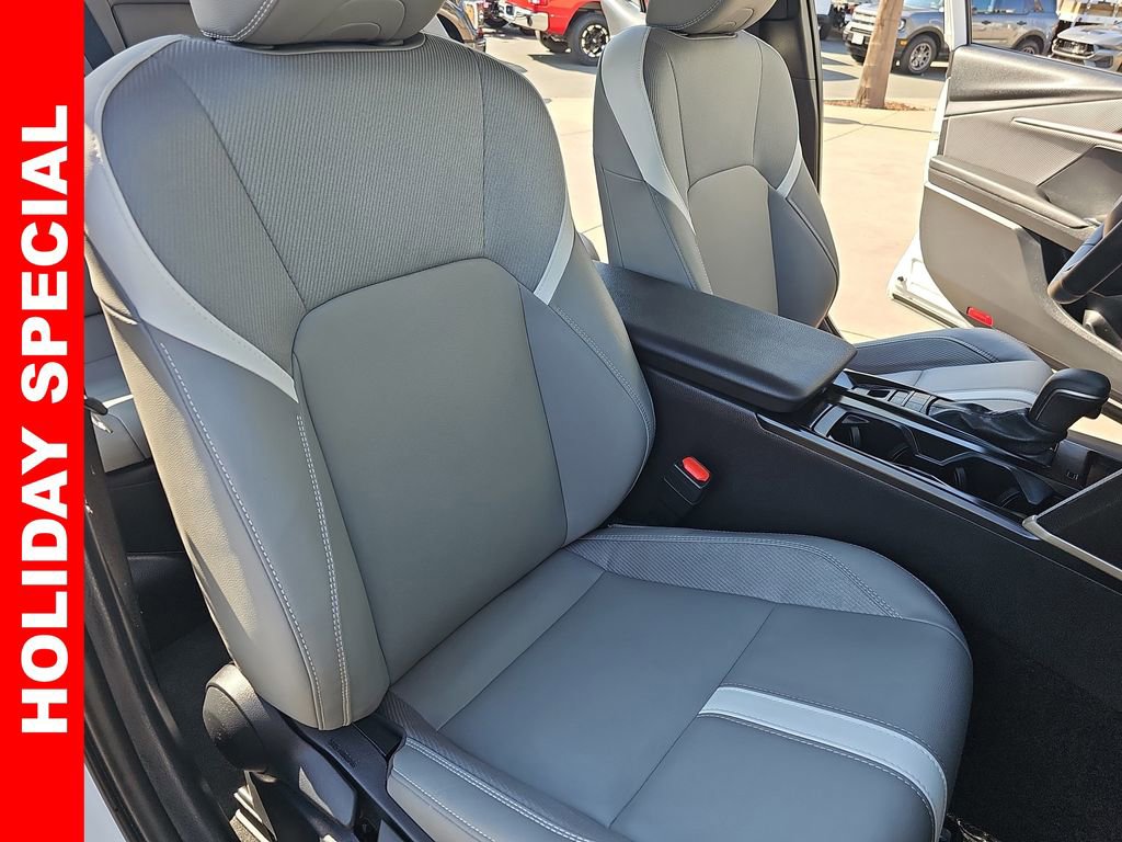 Used 2025 Toyota Camry SE image 10