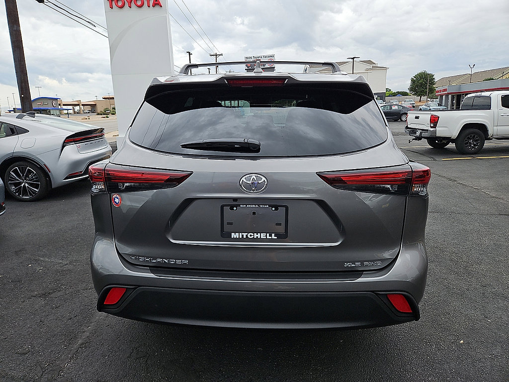New 2026 Toyota Highlander XLE AWD/4WD image 3