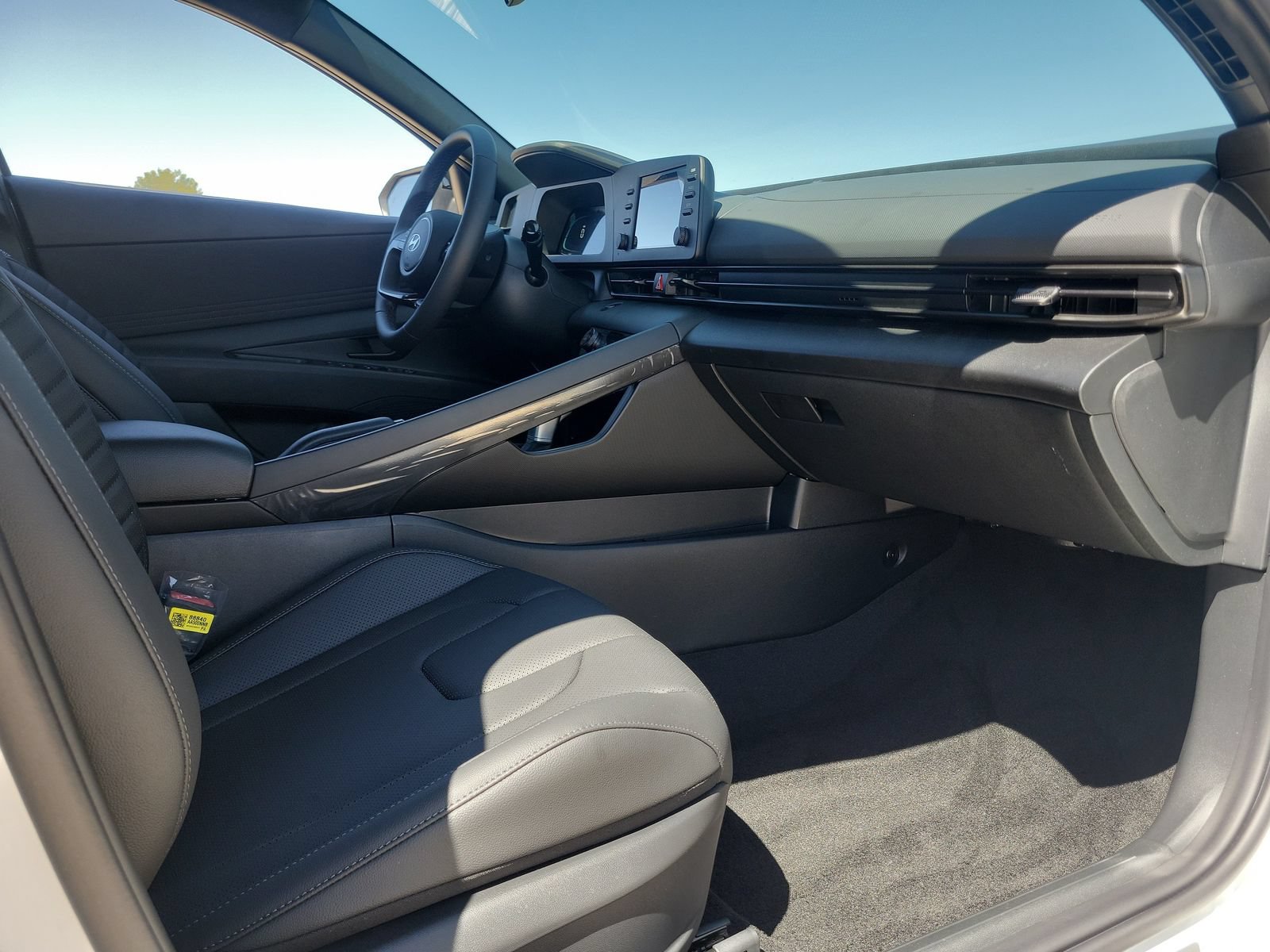 New 2026 Hyundai Elantra SEL Sport FWD image 17