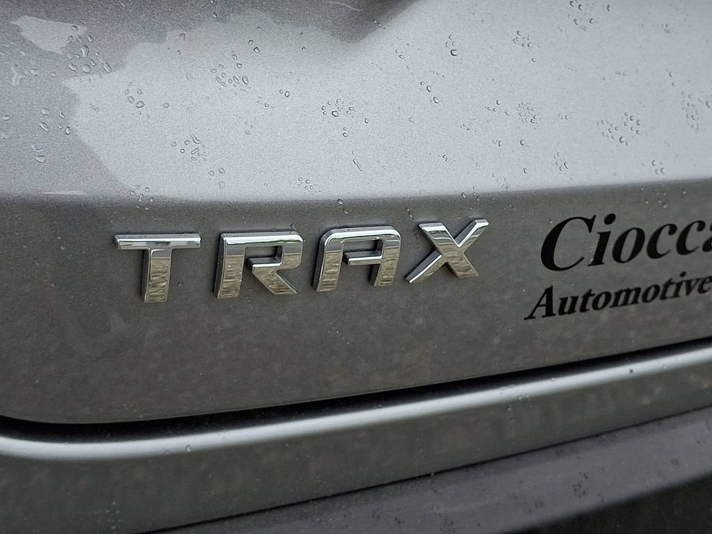 Used 2025 Chevrolet Trax LT FWD image 29