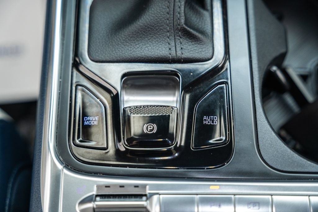 Used 2025 Kia Carnival SX FWD image 26