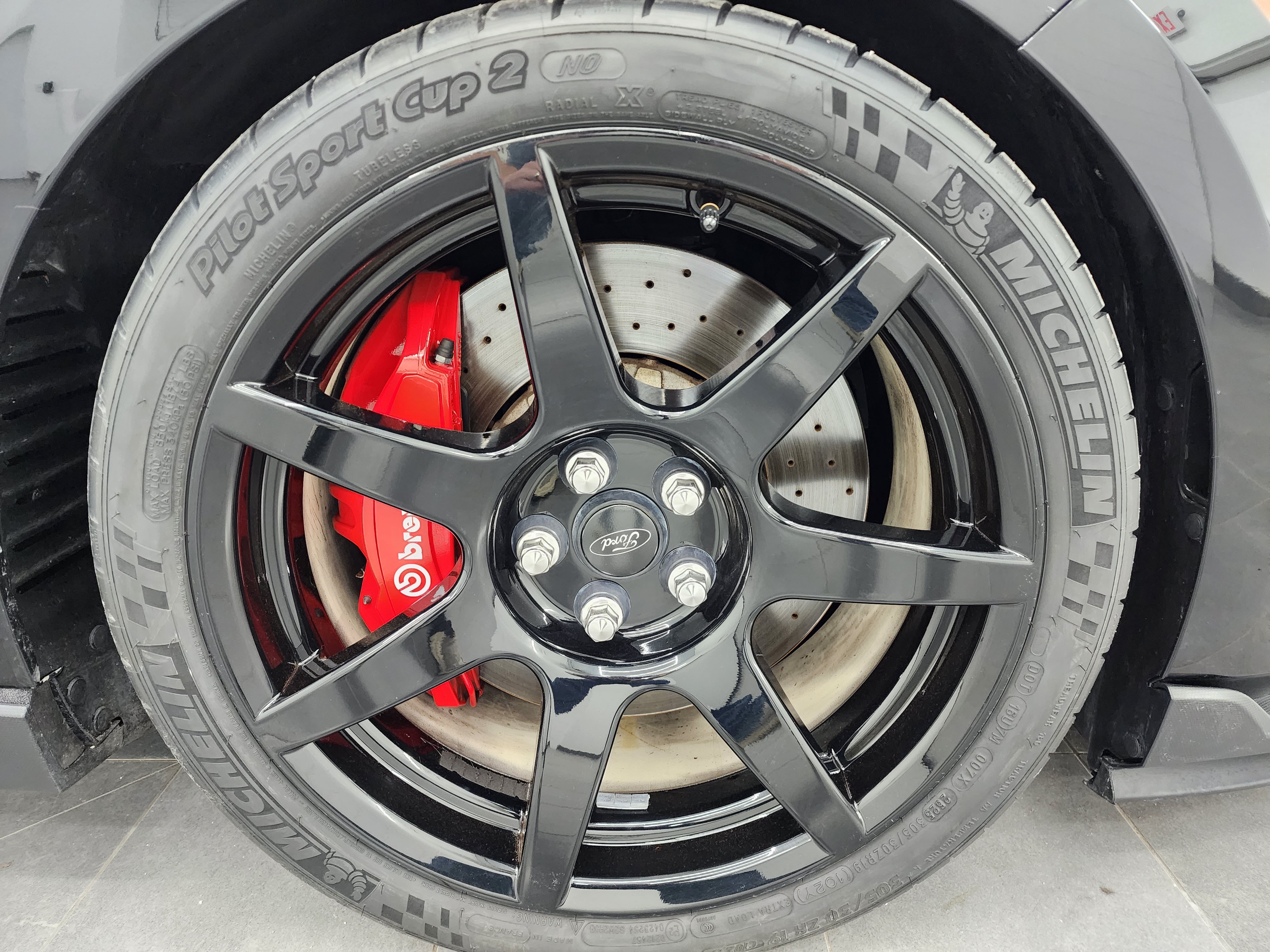 Used 2016 Ford Mustang Shelby GT350R w/ GT350R Equipment Group 920A RWD image 56