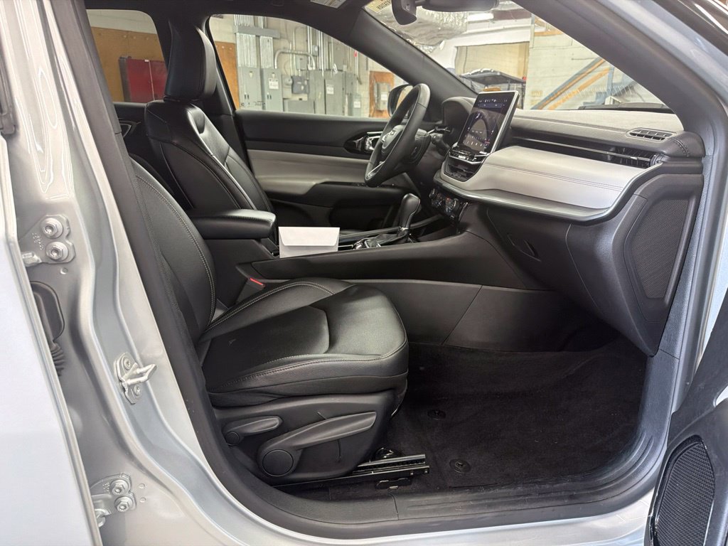 Used 2025 Jeep Compass Limited AWD/4WD image 15