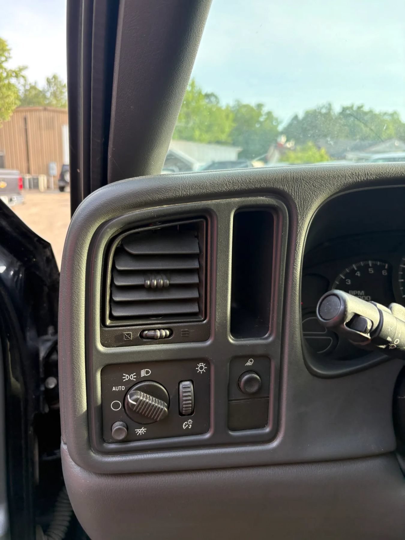 Used 2004 Chevrolet Silverado 1500 LS w/ Light Duty Power Package AWD/4WD image 34