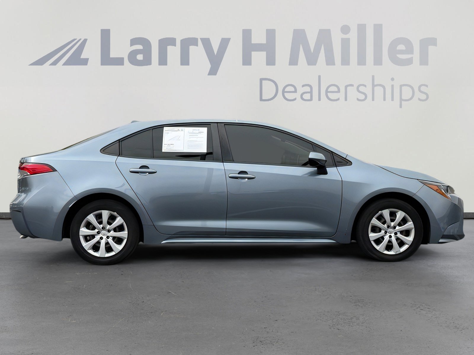 Used 2021 Toyota Corolla LE w/ Carpet Mat Package (TMS) image 7