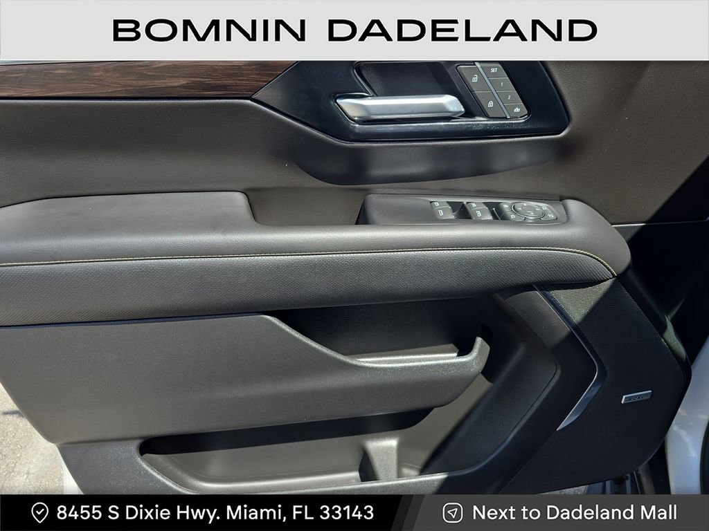 Certified 2025 Chevrolet Suburban Premier image 22