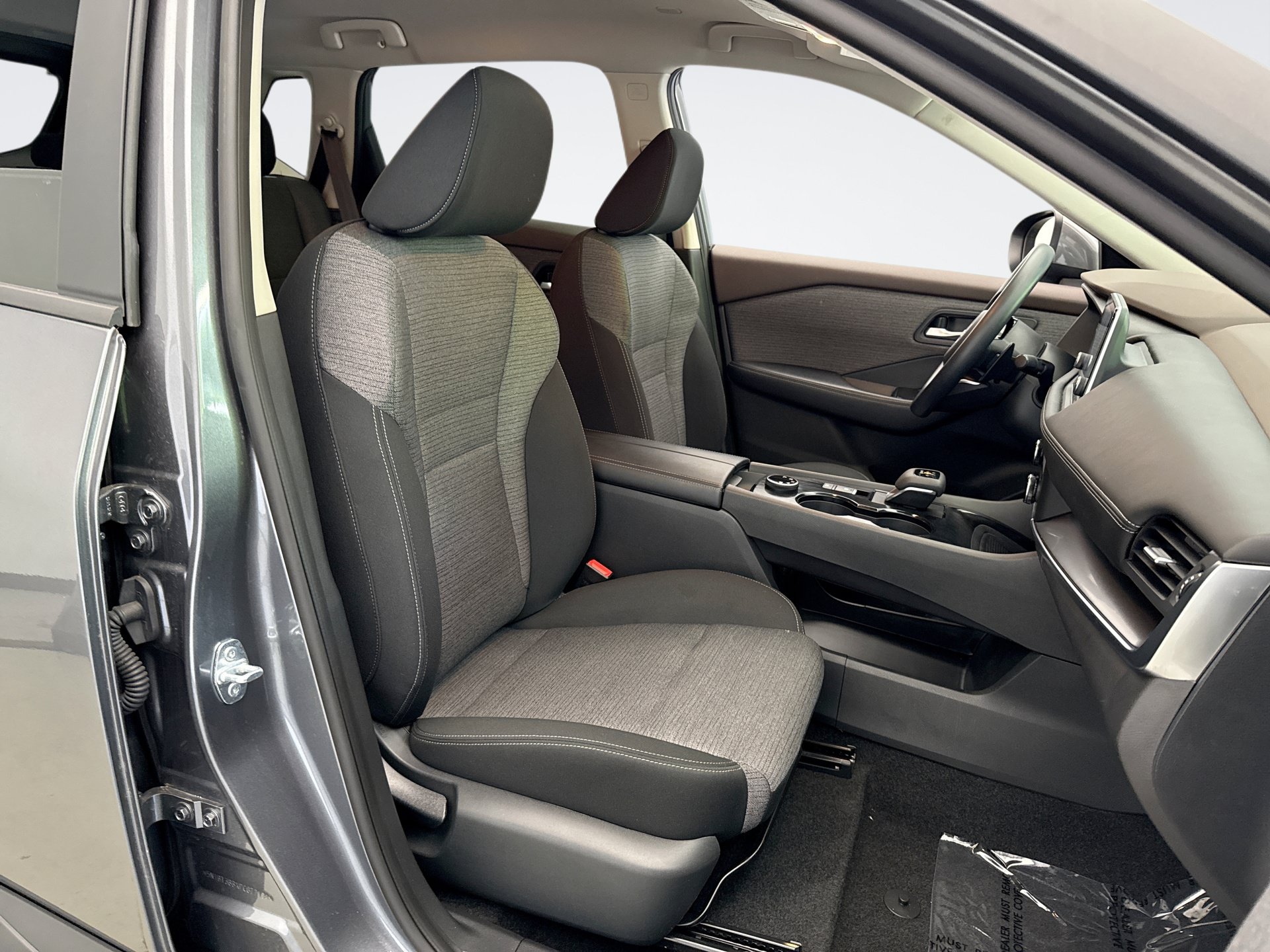 Used 2023 Nissan Rogue SV AWD/4WD image 16