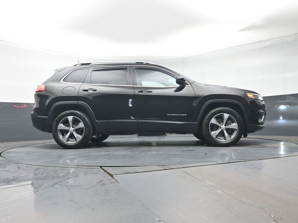 Used 2019 Jeep Cherokee Limited image 31