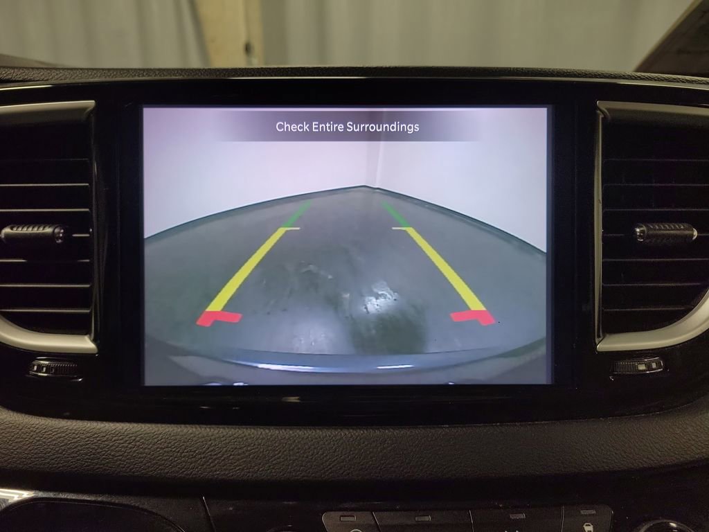 Used 2021 Chrysler Pacifica Touring-L image 18