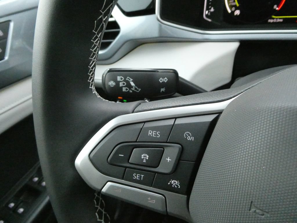 New 2026 Volkswagen Taos SEL AWD/4WD image 5