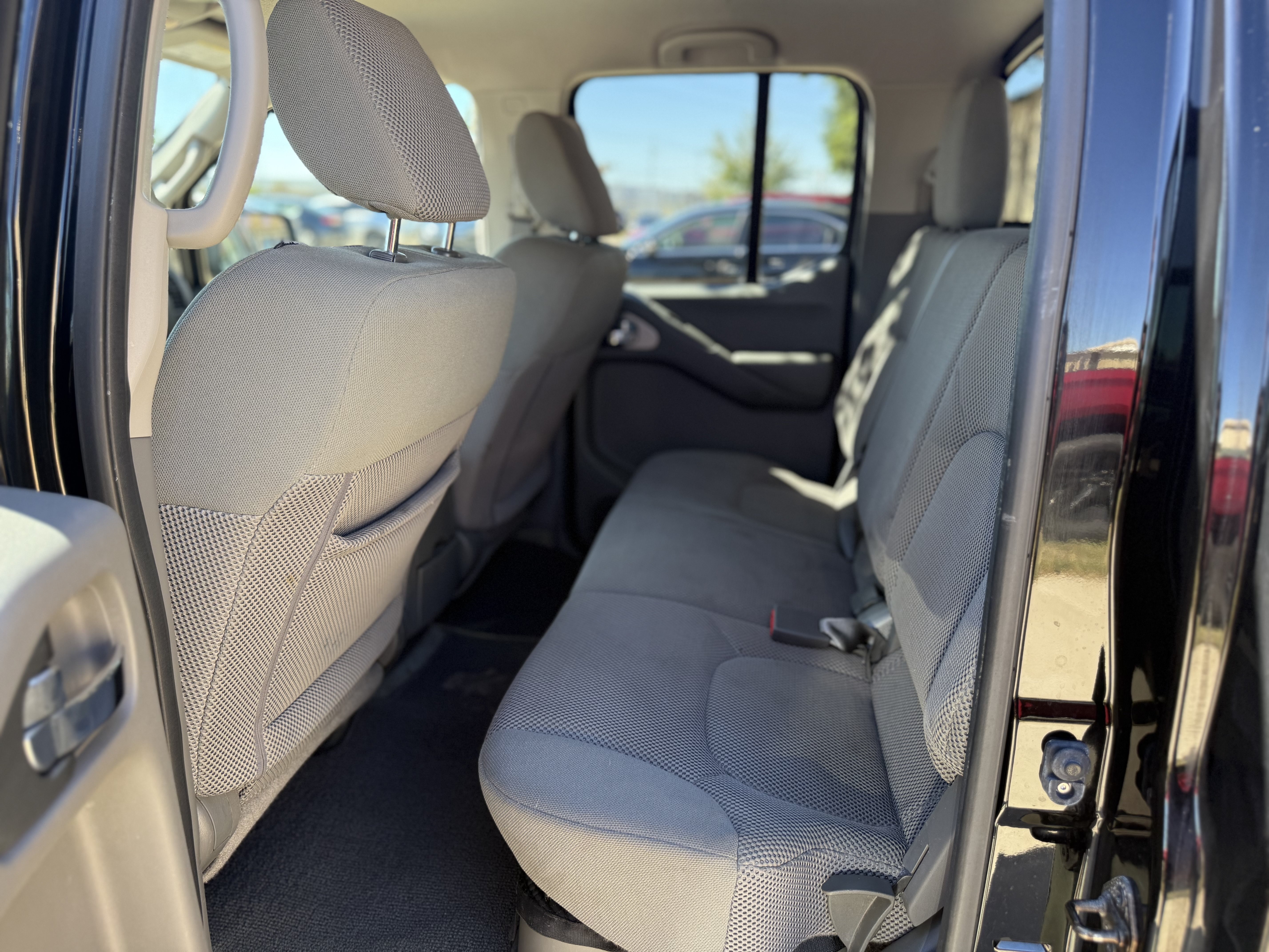 Used 2015 Nissan Frontier SV w/ SV Value Truck Package AWD/4WD image 13