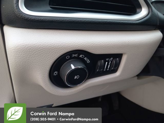 Used 2020 Chrysler Pacifica Touring-L image 13