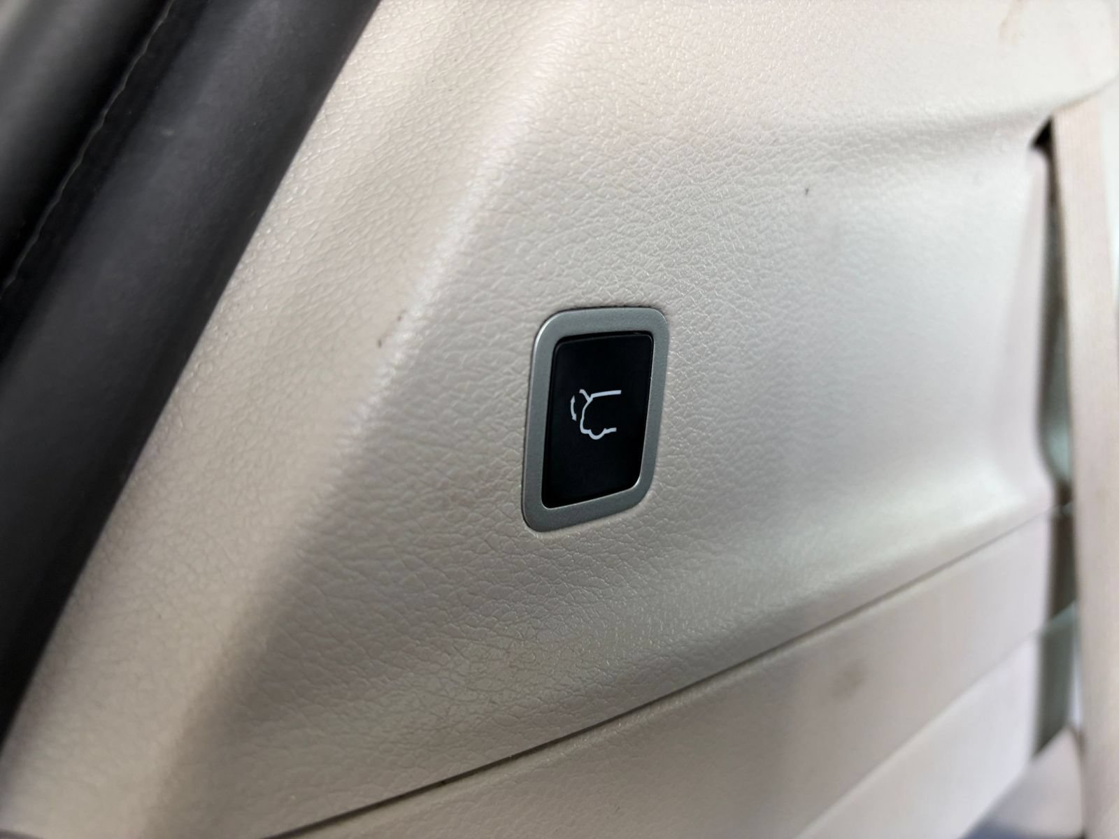 Used 2024 Chrysler Voyager LX FWD image 22