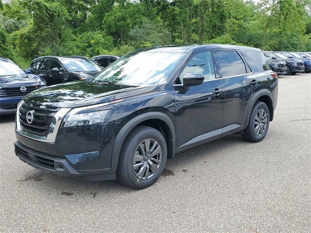 New 2025 Nissan Pathfinder S image 2