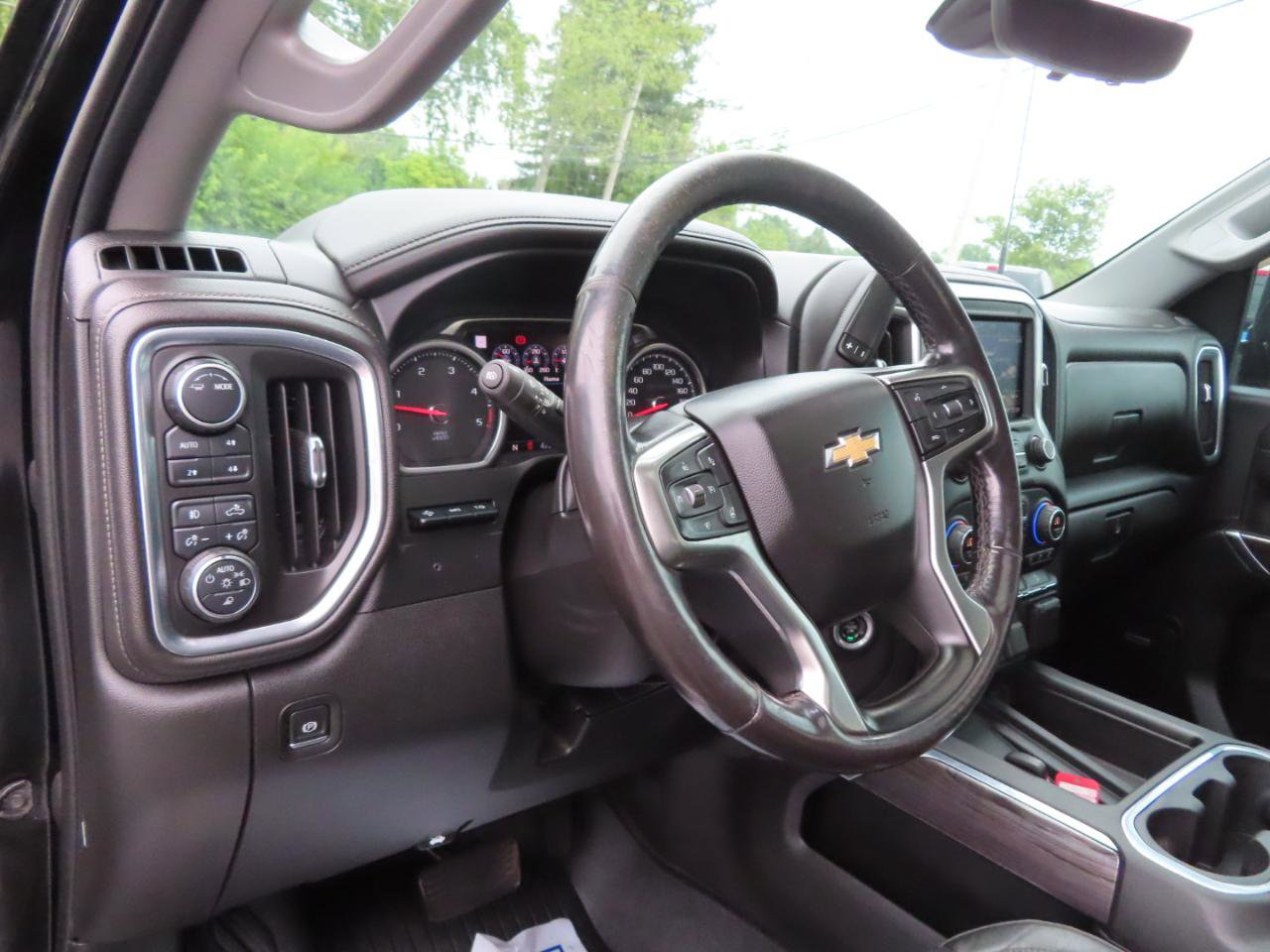 Used 2020 Chevrolet Silverado 2500 LTZ AWD/4WD image 33