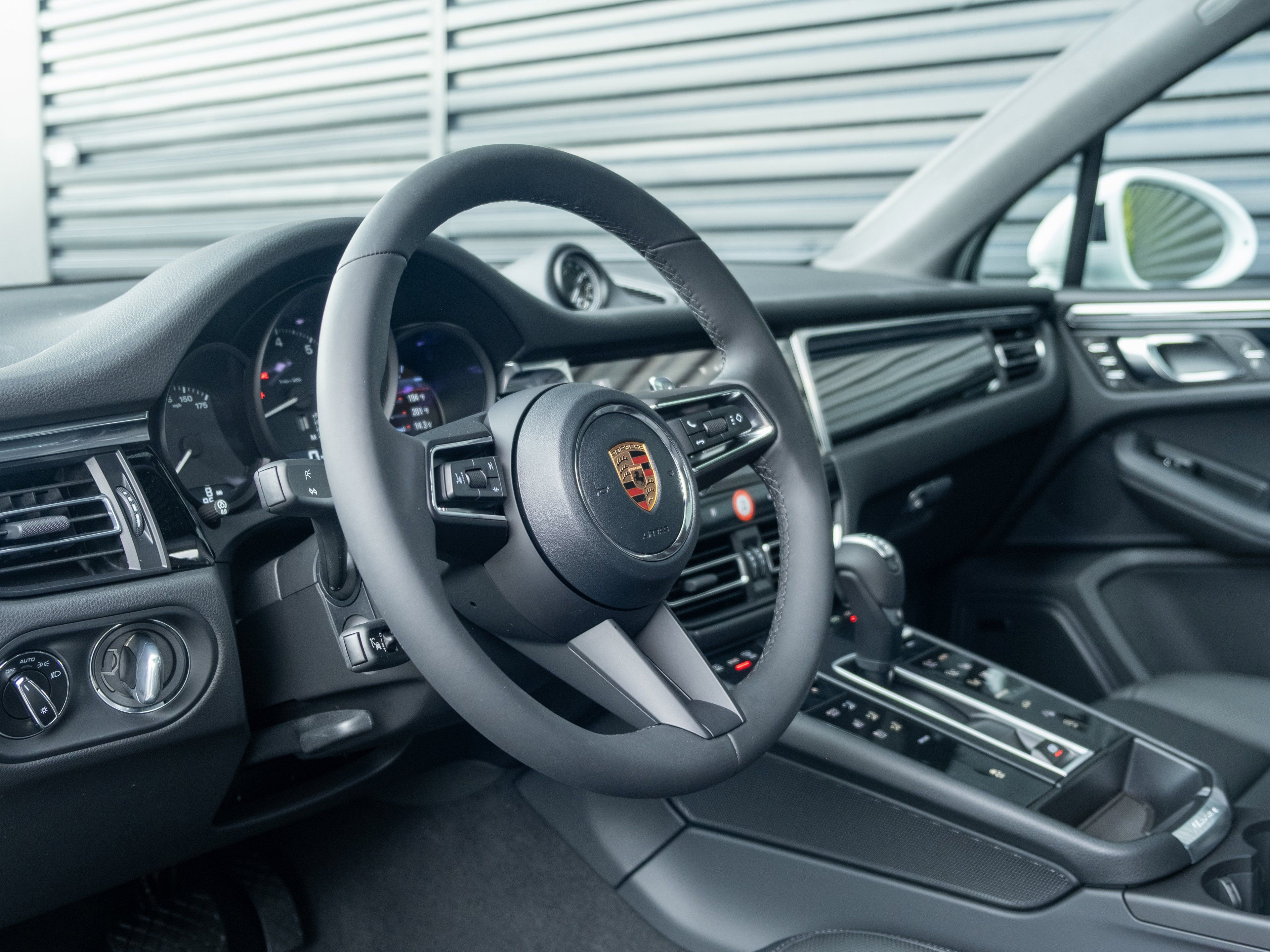 Certified 2026 Porsche Macan image 4