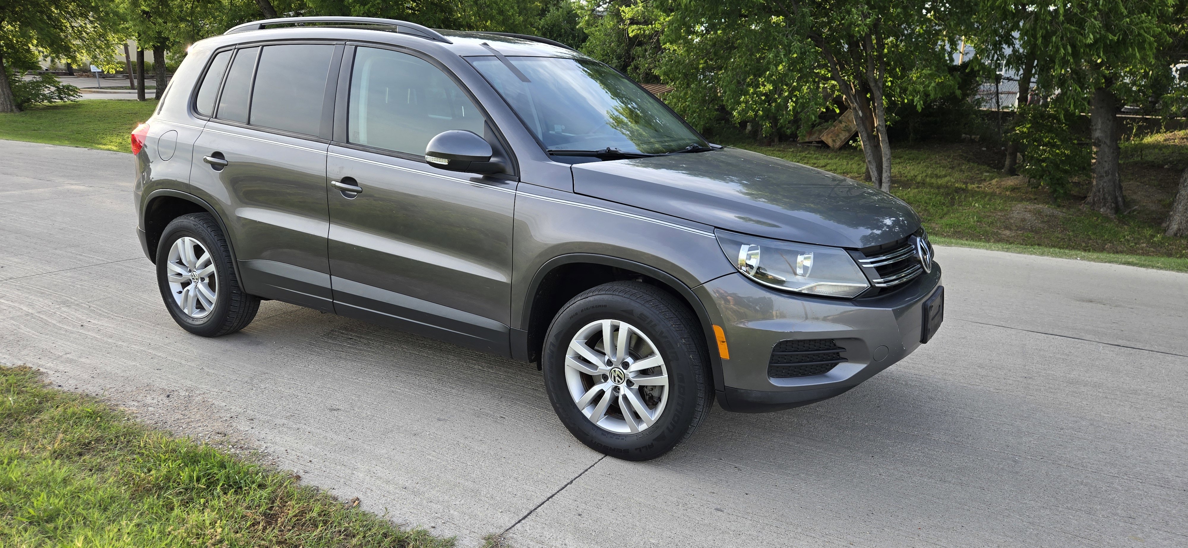 Used 2015 Volkswagen Tiguan S FWD image 11