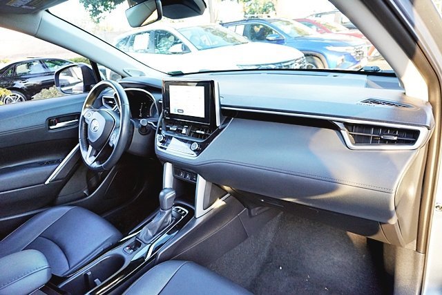 Used 2023 Toyota Corolla Cross XLE w/ Convenience Package image 10