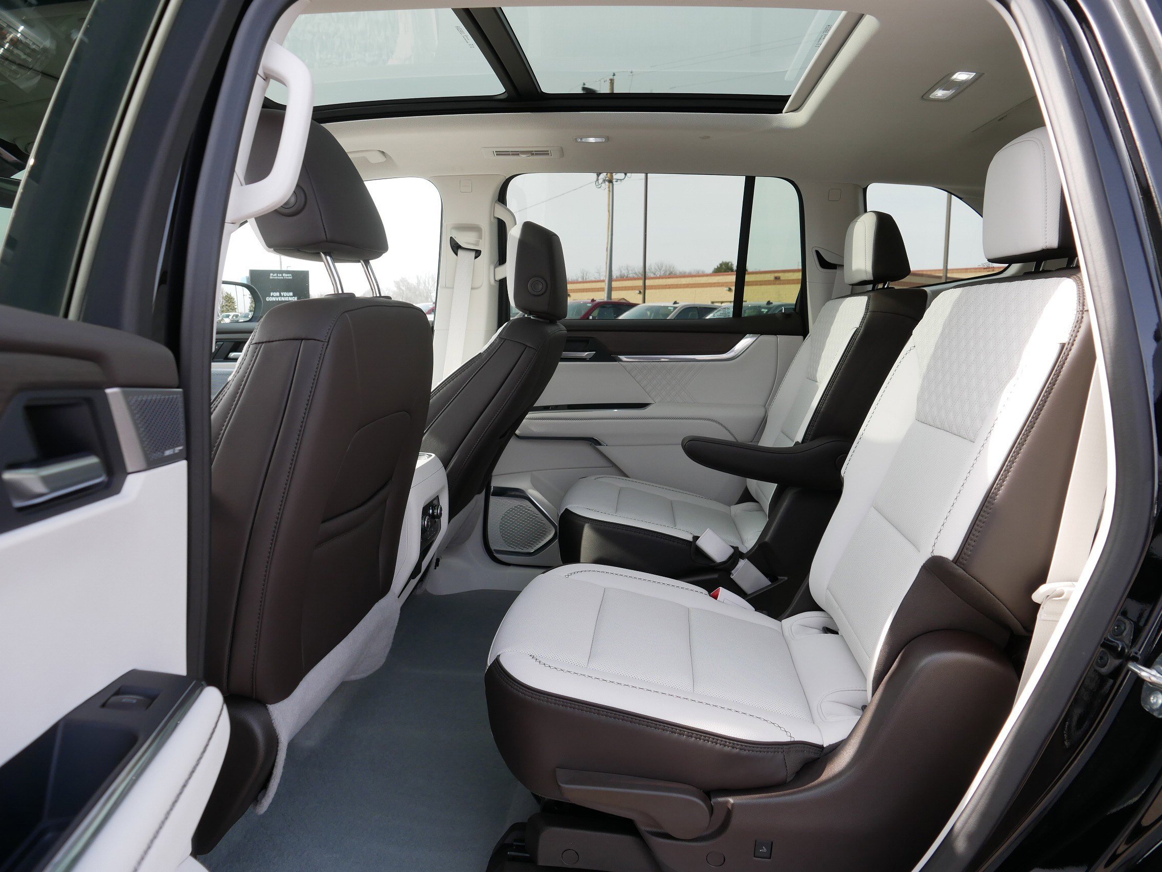 Certified 2025 GMC Acadia Denali w/ Super Cruise Package image 35