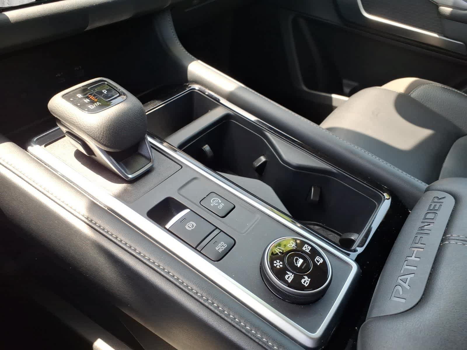 Used 2025 Nissan Pathfinder SL AWD/4WD image 19