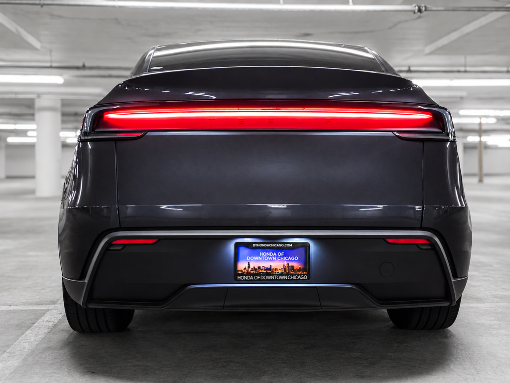 Used 2026 Tesla Model Y 2WD image 7