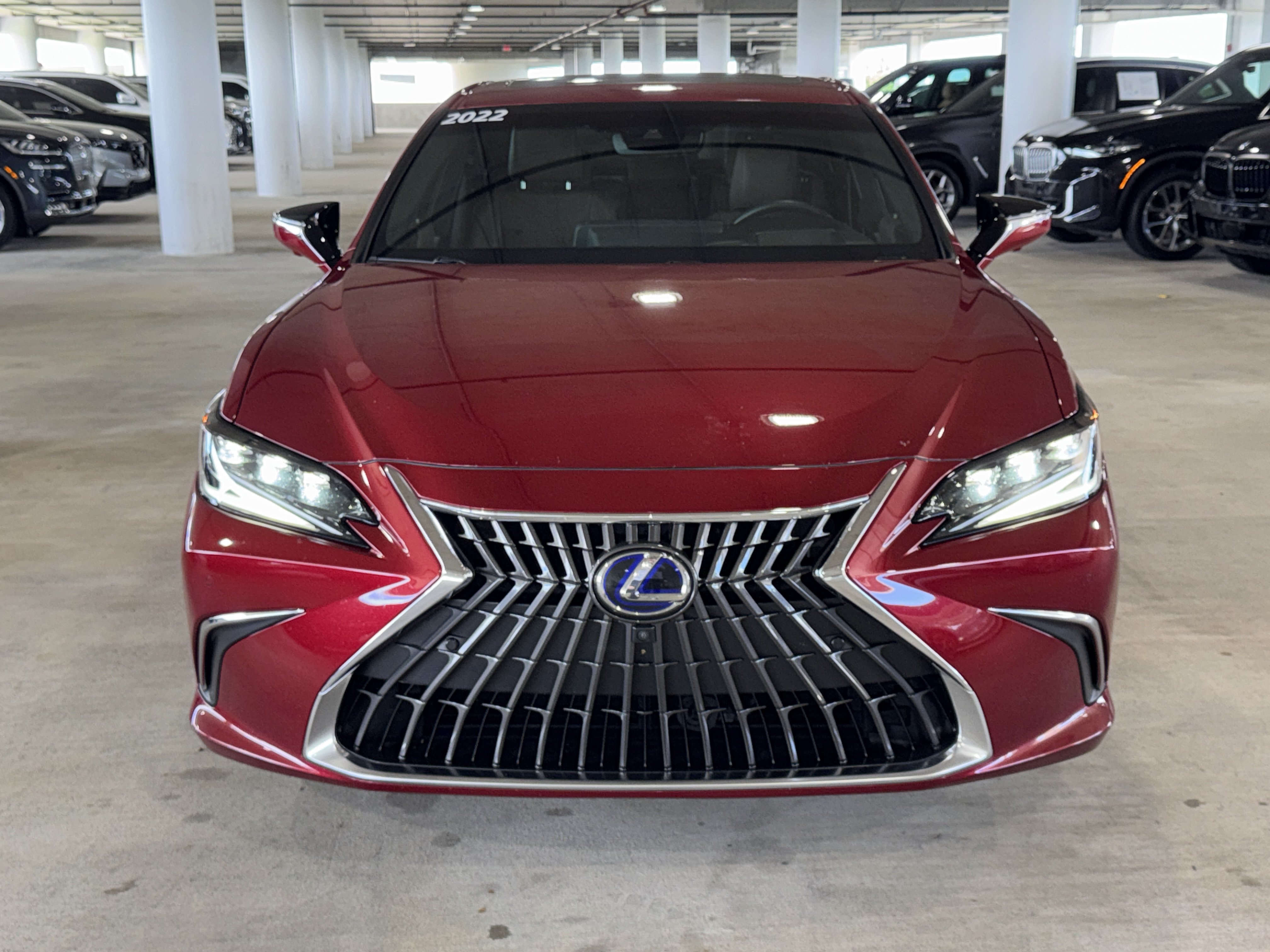 Used 2022 Lexus ES 300h Ultra Luxury w/ Accessory Package 2 FWD image 3