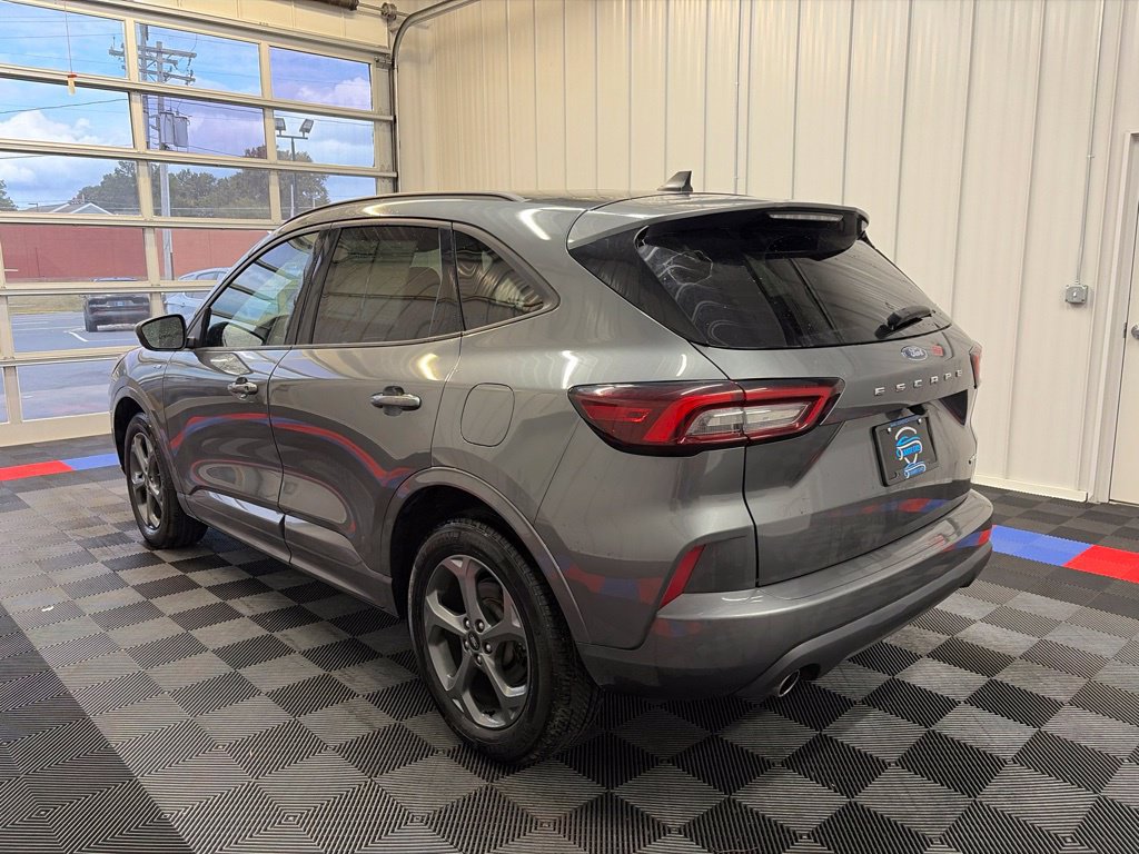 Used 2023 Ford Escape ST-Line Select AWD/4WD image 6
