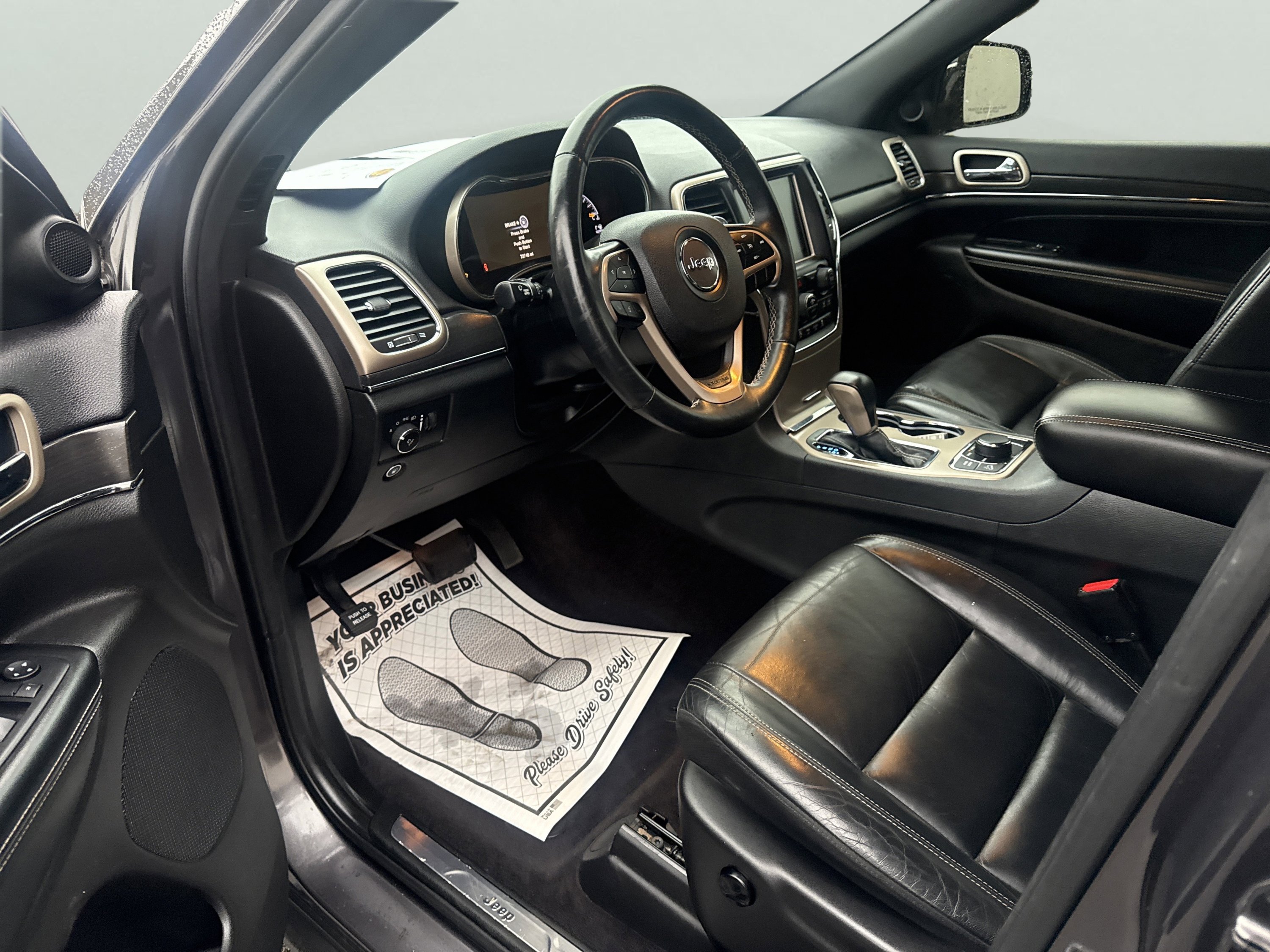 Used 2017 Jeep Grand Cherokee Limited image 16