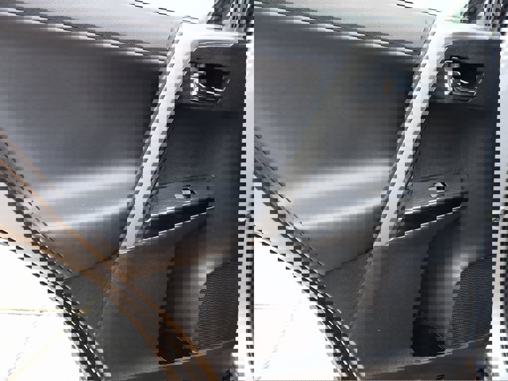 Used 2017 Toyota RAV4 Limited image 18