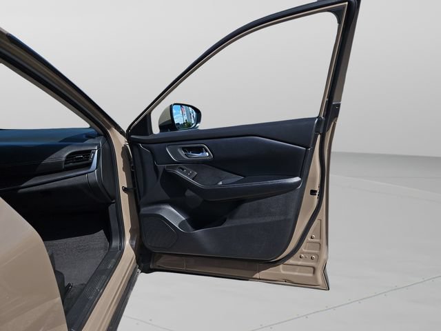 Used 2025 Nissan Rogue SV AWD/4WD image 25