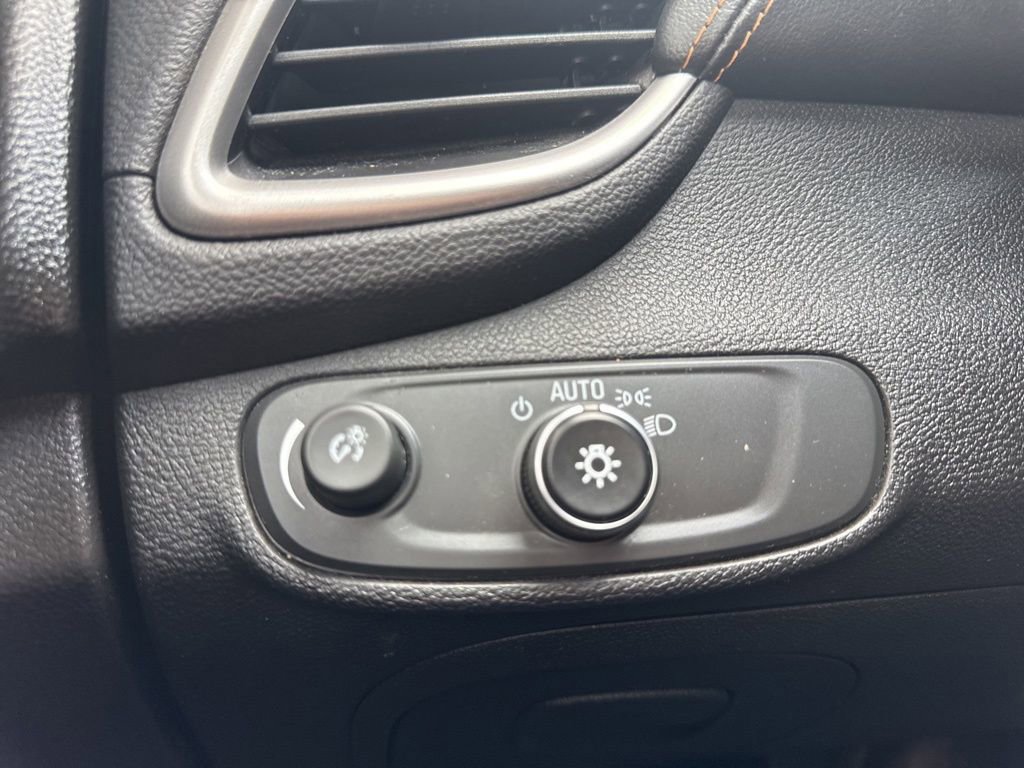 Used 2018 Chevrolet Trax LS image 17